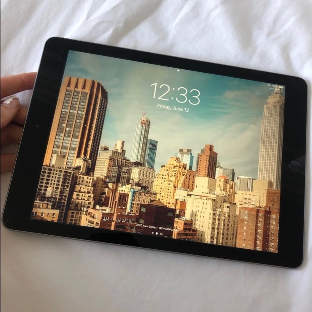 iPad 5th generation Space Gray 32 GB